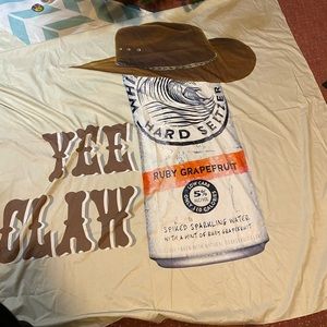 Yee Claw Tapestry ✨